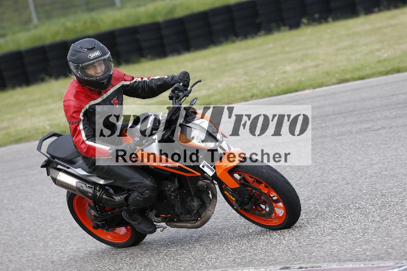 /Archiv-2025/09 22.04.2025 Cornu Master School ADR/rot-rouge/17